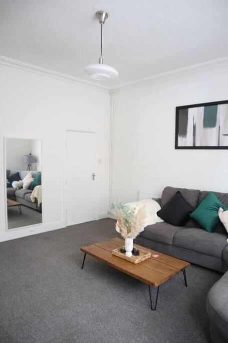Spacious 1 Bedroom Apartment Leicester Exterior foto